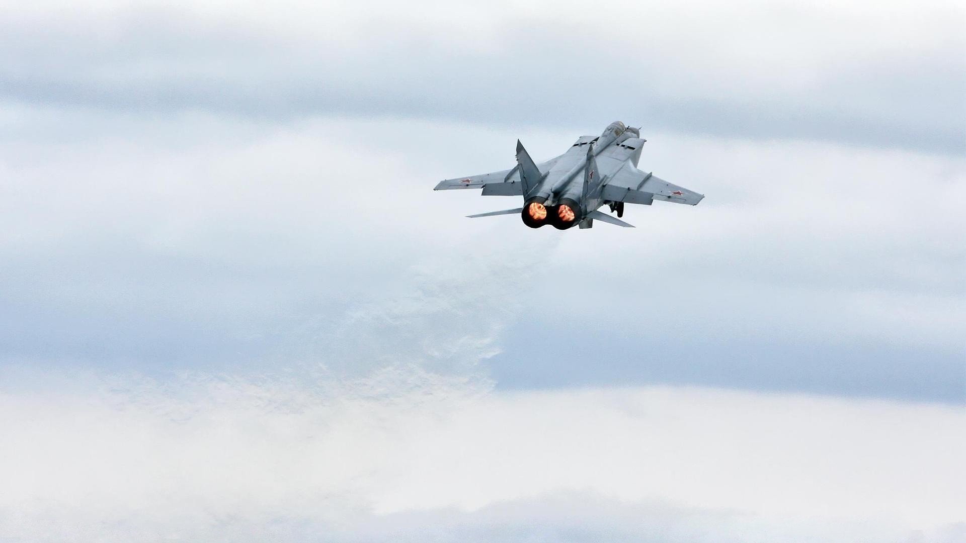 英超球队体能监测辅助个体化训练方案设计与实施,英超球队训练基地